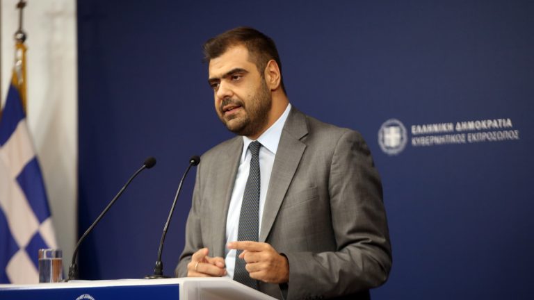 Αιχμές Μαρινάκη κατά Καραμανλή για αγρότες: Η κυβέρνηση δεν θα ακολουθήσει την πρακτική «όλα τα κιλά, όλα τα λεφτά»