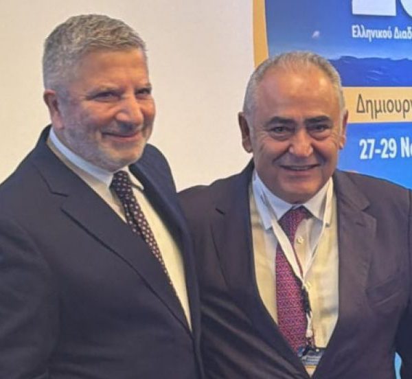 Η βράβευση Χατζηθεοδοσίου από τον Πατούλη στα Ιωάννινα: Ένα μήνυμα για την επόμενη ημέρα της ελληνικής οικονομίας