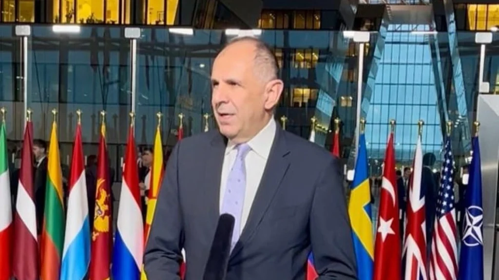 Γεραπετρίτης από Βρυξέλλες: Αδιαπραγμάτευτη η κυριαρχία της Ουκρανίας, καμία θέση στον σύγχρονο κόσμο ο αναθεωρητισμός γεραπετρίτη