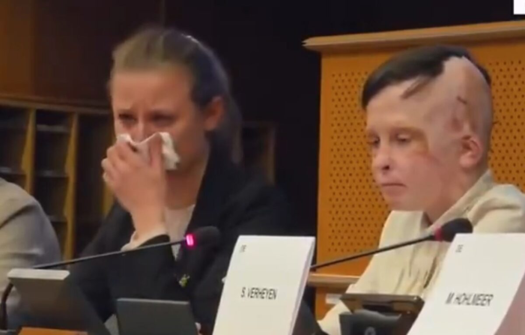 Ήταν η τελευταία φορά που είδα τη μαμά μου: Ο 11χρονος Roman από την Ουκρανία λύγισε διερμηνέα και κοινό στο Στρασβούργο