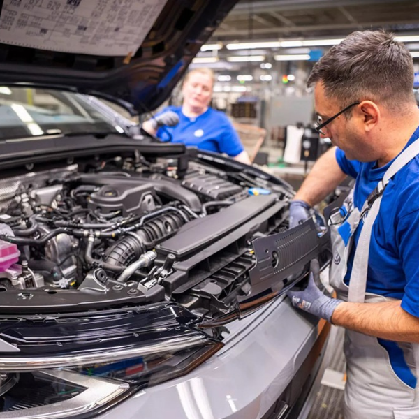 Η EE κάνει πίσω και «σώζει» τους θερμικούς κινητήρες