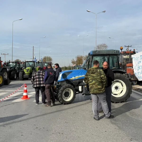 Ένταση ανάμεσα σε αστυνομικούς και αγρότες στη Θεσσαλονίκη – Η ΕΛΑΣ πήγε να ταυτοποιήσει παραγωγό στο χωράφι του