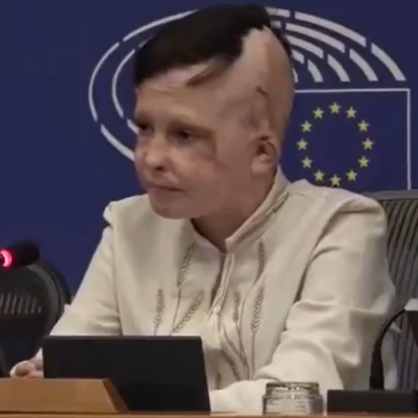 Ήταν η τελευταία φορά που είδα τη μαμά μου: Ο 11χρονος Roman από την Ουκρανία λύγισε διερμηνέα και κοινό στο Στρασβούργο