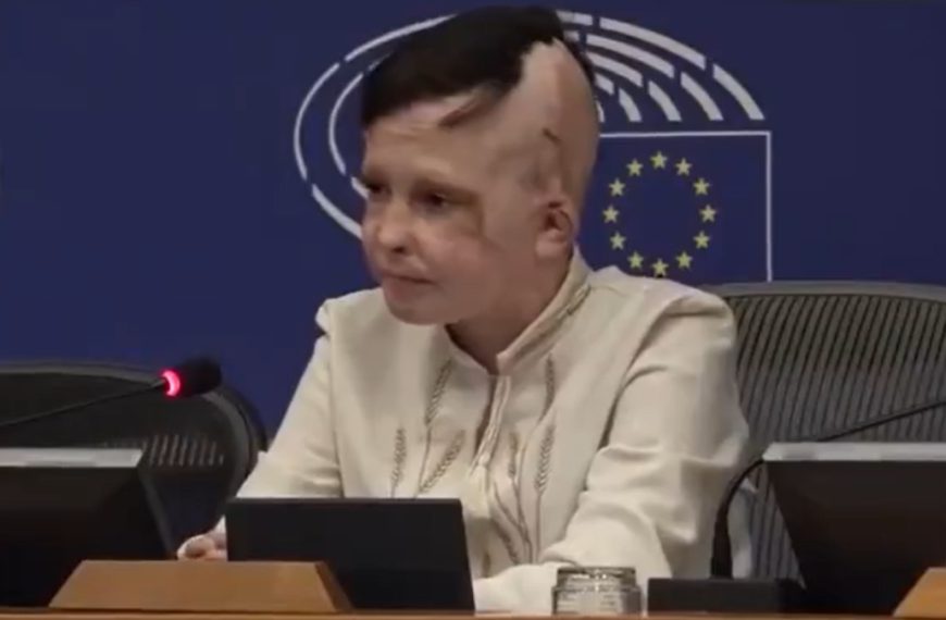 Ήταν η τελευταία φορά που είδα τη μαμά μου: Ο 11χρονος Roman από την Ουκρανία λύγισε διερμηνέα και κοινό στο Στρασβούργο