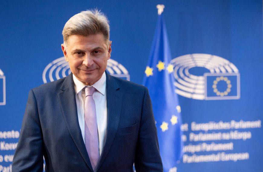 ΣΥΡΙΖΑ: Διεγράφη ο Νικόλας Φαραντούρης