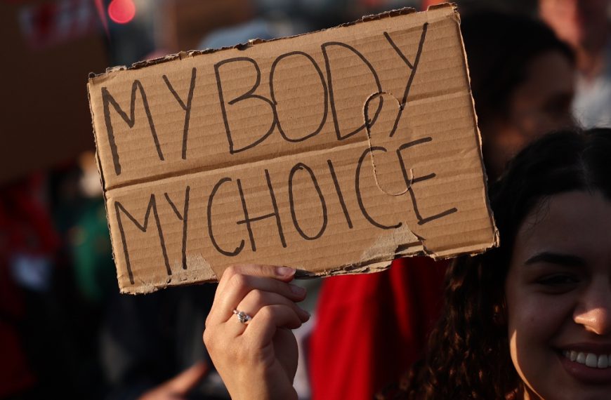 Δεν είναι ζήτημα ηθικής, είναι ζήτημα ζωής: Η άμβλωση στην Ελλάδα