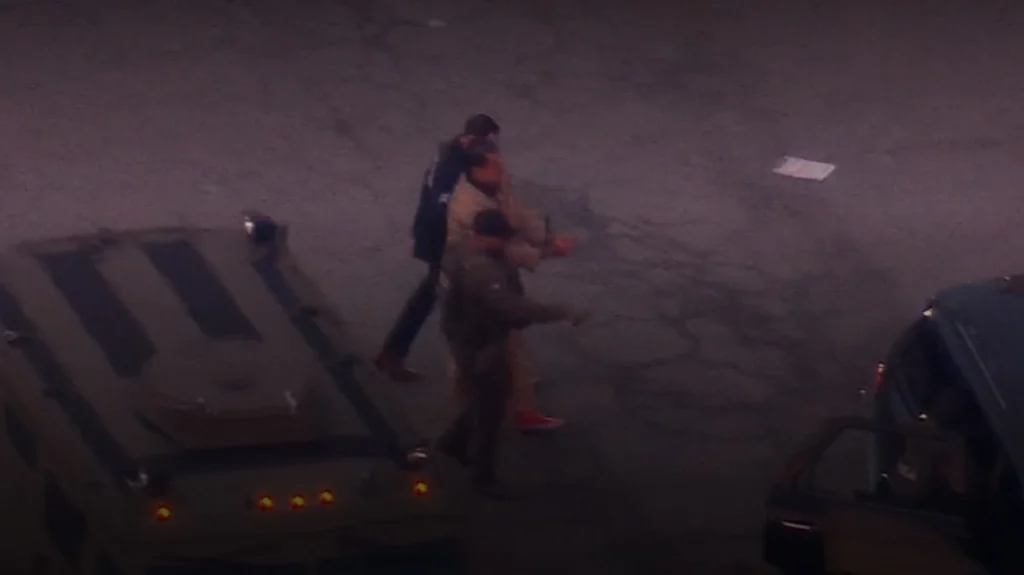 Με ελικόπτερο και φορώντας καφέ φόρμα μεταφέρεται ο Νικολάς Μαδούρο στο δικαστήριο, δείτε live εικόνα μαδούρο νικολάς