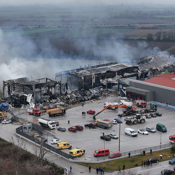 Τρίκαλα: Όλοι έλεγαν ότι μυρίζει στο εργοστάσιο, αλλά δεν θα το καταθέσουν γιατί φοβούνται, λέει αδερφή θύματος της τραγωδίας