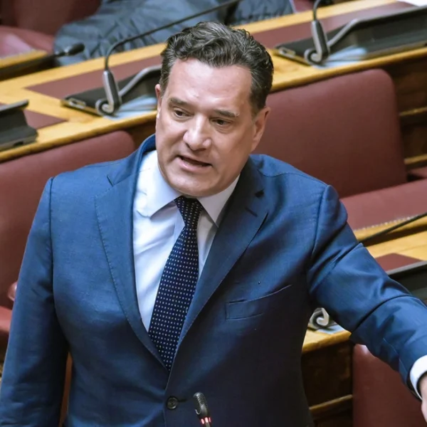 Η Ζωή πήγε να μου κάνει μήνυση με… robe de chambre και έγινε ρεζίλι, λέει ο Γεωργιάδης