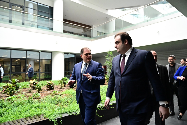 ΔΕΟΣ: Η «αιχμή του δόρατος» της ΑΑΔΕ στη μάχη κατά της βαριάς φοροδιαφυγής – 30.000 έλεγχοι, 450 επιχειρησιακοί ελεγκτές, drones και ΑΙ
