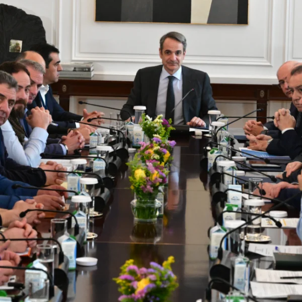 Σε εξέλιξη η συνάντηση Μητσοτάκη με τους αγρότες στο Μέγαρο Μαξίμου