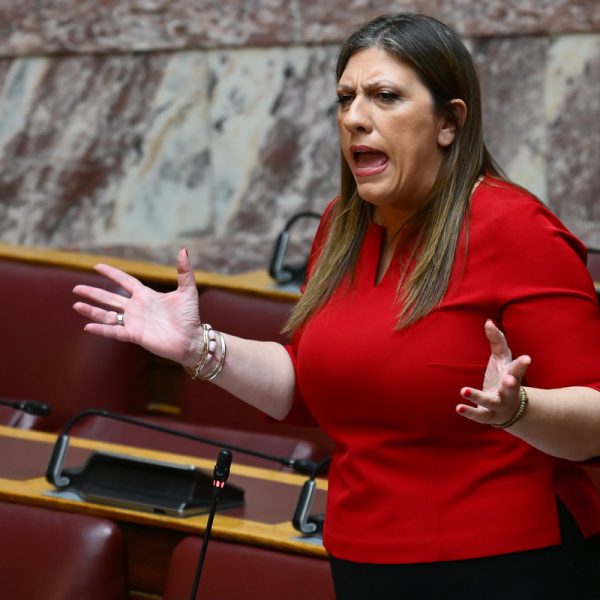 Kαταγγελίες από υπάλληλο της Πλεύσης Ελευθερίας για «απλήρωτους μισθούς» και «εργασιακό μπούλινγκ» από την Κωνσταντοπούλου