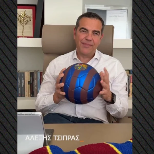 Ο Τσίπρας αποκάλυψε τα χρώματα του κόμματός του: Το μπλε της πατρίδας μας και το κόκκινο των αγώνων μας