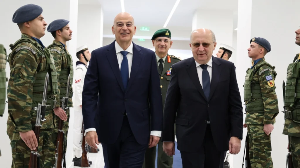 δένδια
