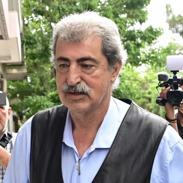 Πολάκης: «Άτιμο να στηρίζεις άλλο κόμμα και να μην παραιτείσαι, να τοποθετηθεί ξεκάθαρα ο Τσίπρας»