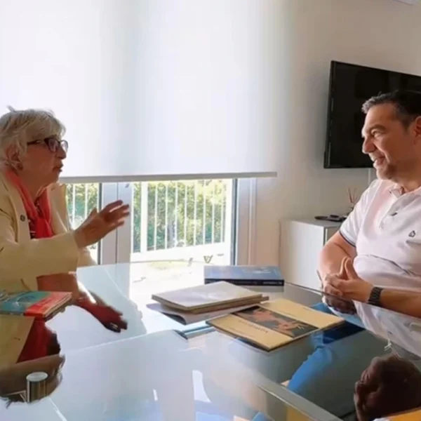 Η Θεοπούλα έγινε μέλος της ΕΛΑΣ: Το βίντεο του Τσίπρα με την Έφη Παπαθεοδώρου και η… θραύση
