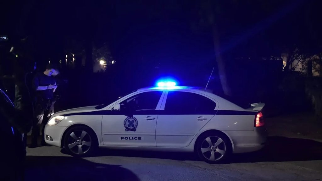 Σύλληψη γιου γνωστού ηθοποιού στη Νέα Σμύρνη μετά από καταδίωξη επειδή δεν σταμάτησε σε σήμα ελέγχου από αστυνομικούς