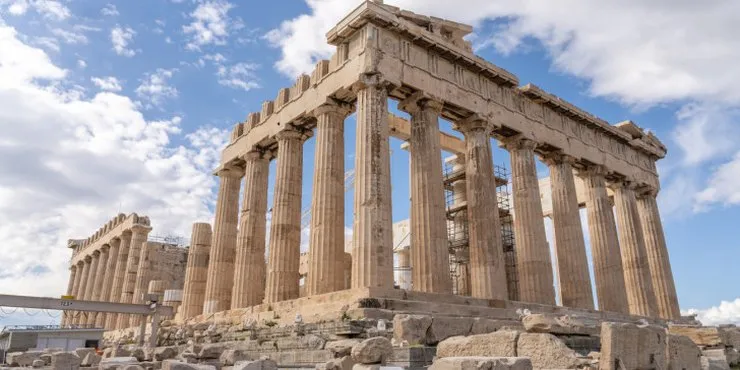 Hellenic Heritage: Τι προβλέπει το νομοσχέδιο και γιατί η κυβέρνηση απορρίπτει τους ισχυρισμούς περί «ξεπουλήματος» των μνημείων