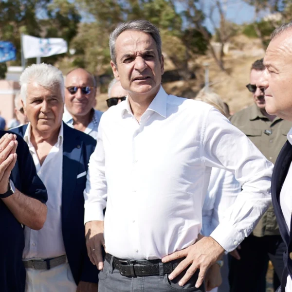 Μητσοτάκης από Αγαθονήσι: Θα εμποδίσουμε τα άθλια δίκτυα διακινητών να εκμεταλλεύονται απελπισμένους ανθρώπους