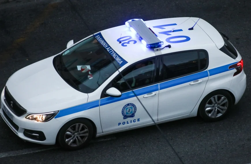 Σύλληψη γιου γνωστού ηθοποιού στη Νέα Σμύρνη μετά από καταδίωξη επειδή δεν σταμάτησε σε σήμα ελέγχου από αστυνομικούς