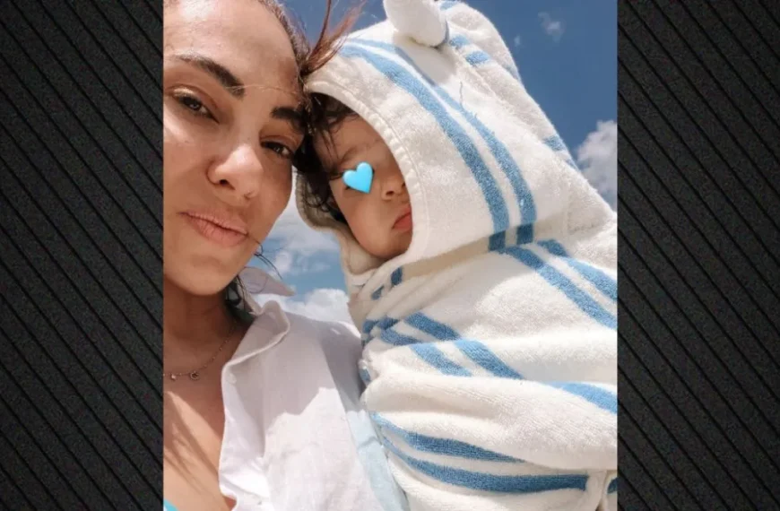 Βαλαβάνη Τις διακοπές της με τον σύζυγό της, Γρηγόρη Μόργκαν, και τον γιο τους απολαμβάνει η Ευρυδίκη Βαλαβάνη. 