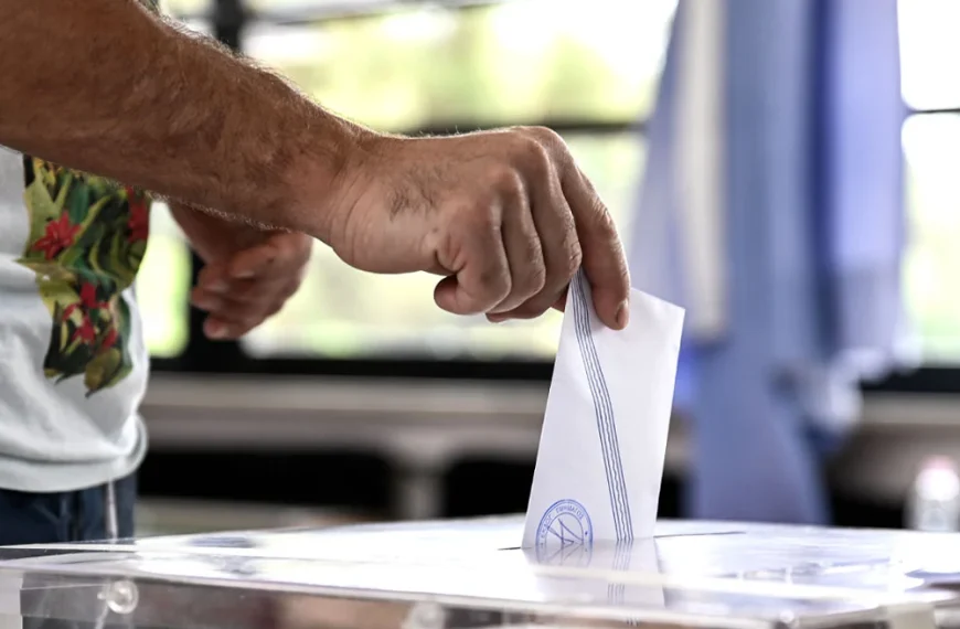 Δημοσκοπήσεις πριν από τη ΔΕΘ: Η ΝΔ κυνηγά το «3 μπροστά» και οι αναποφάσιστοι γίνονται το μεγάλο πολιτικό στοίχημα