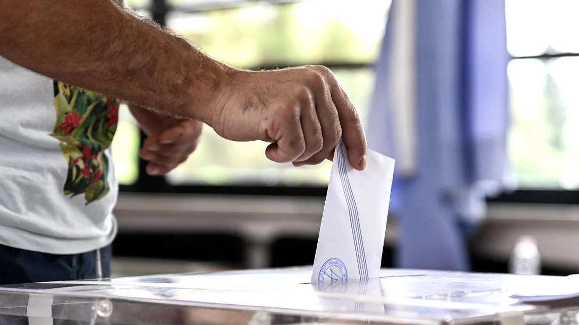 Δημοσκοπήσεις πριν από τη ΔΕΘ: Η ΝΔ κυνηγά το «3 μπροστά» και οι αναποφάσιστοι γίνονται το μεγάλο πολιτικό στοίχημα