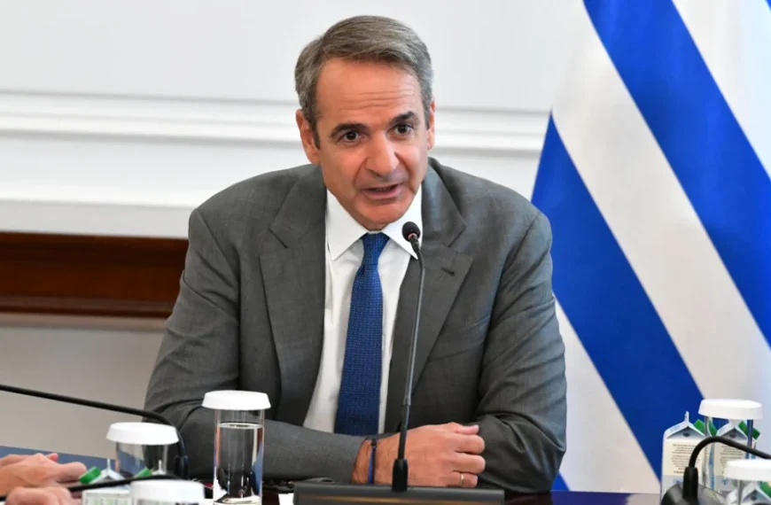 Πολιτικό restart Μητσοτάκη με το βλέμμα στη ΔΕΘ: Στο φώτο φίνις το «Ελλάδα 2.0»