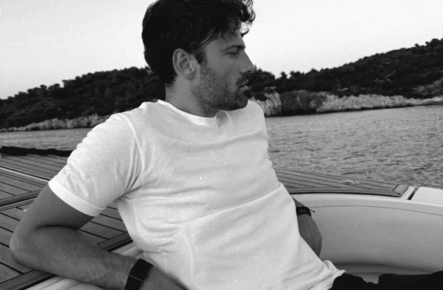 Ο Κωνσταντίνος Αργυρός φωτογραφήθηκε μέσα σε σκάφος: Μεσοπέλαγα αρμενίζω, έγραψε