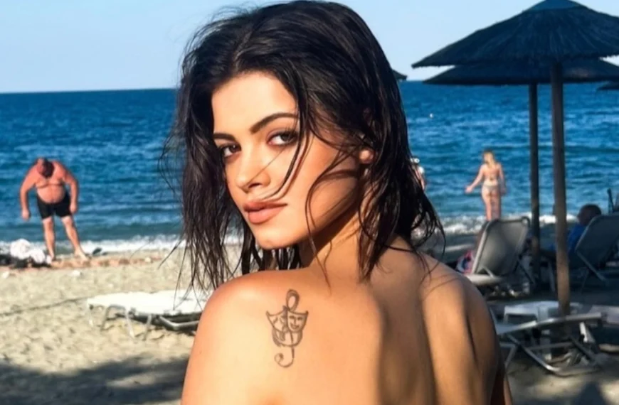Τζένη Καζάκου: Οι πόζες της στην παραλία, τα στιγμιότυπα που δημοσίευσε