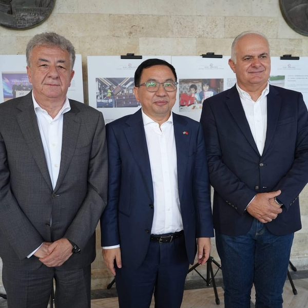 Ο Πρέσβης της Κίνας Fang Qiu στο Ηράκλειο: Έκθεση φωτογραφίας για τα 20 χρόνια της Στρατηγικής Εταιρικής Σχέσης Κίνας-Ελλάδας
