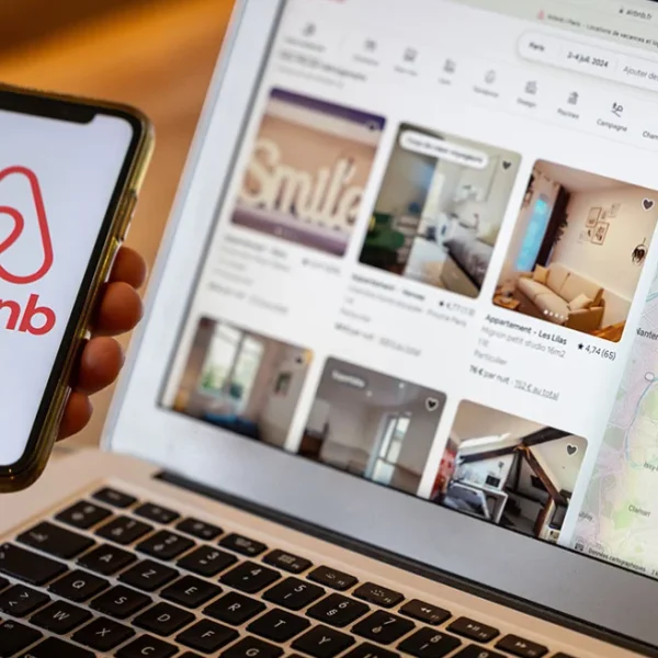 Airbnb: Νέο σαφάρι της ΑΑΔΕ σε χιλιάδες ιδιοκτήτες: Τι ψάχνουν στις αγγελίες και στα εισοδήματα