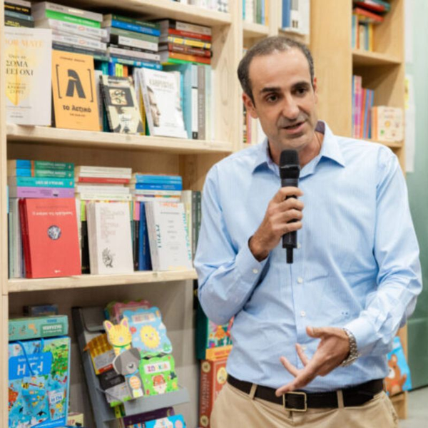Νέα δωρεά βιβλίων από τους Bookmarkers του Γρηγόρη Δημητριάδη στο 2ο Γυμνάσιο Αγίας Βαρβάρας