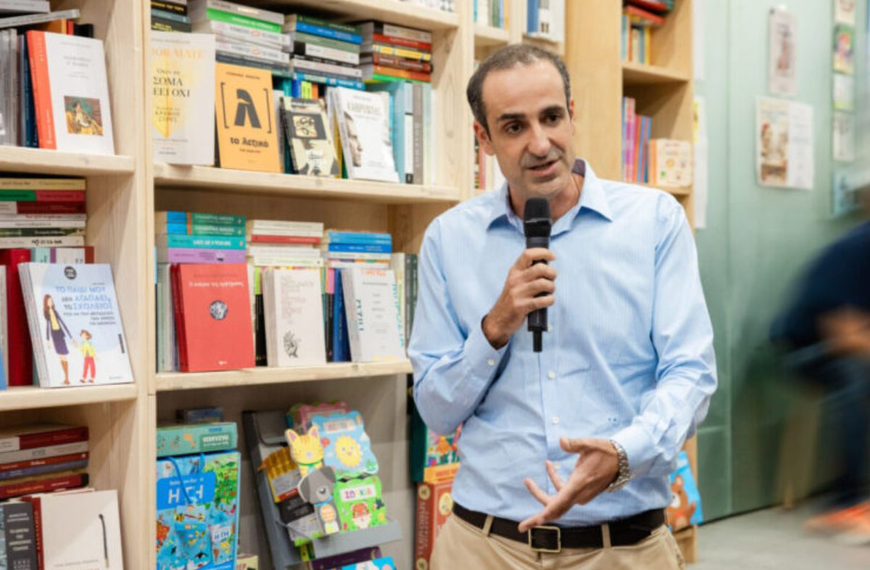 Νέα δωρεά βιβλίων από τους Bookmarkers του Γρηγόρη Δημητριάδη στο 2ο Γυμνάσιο Αγίας Βαρβάρας