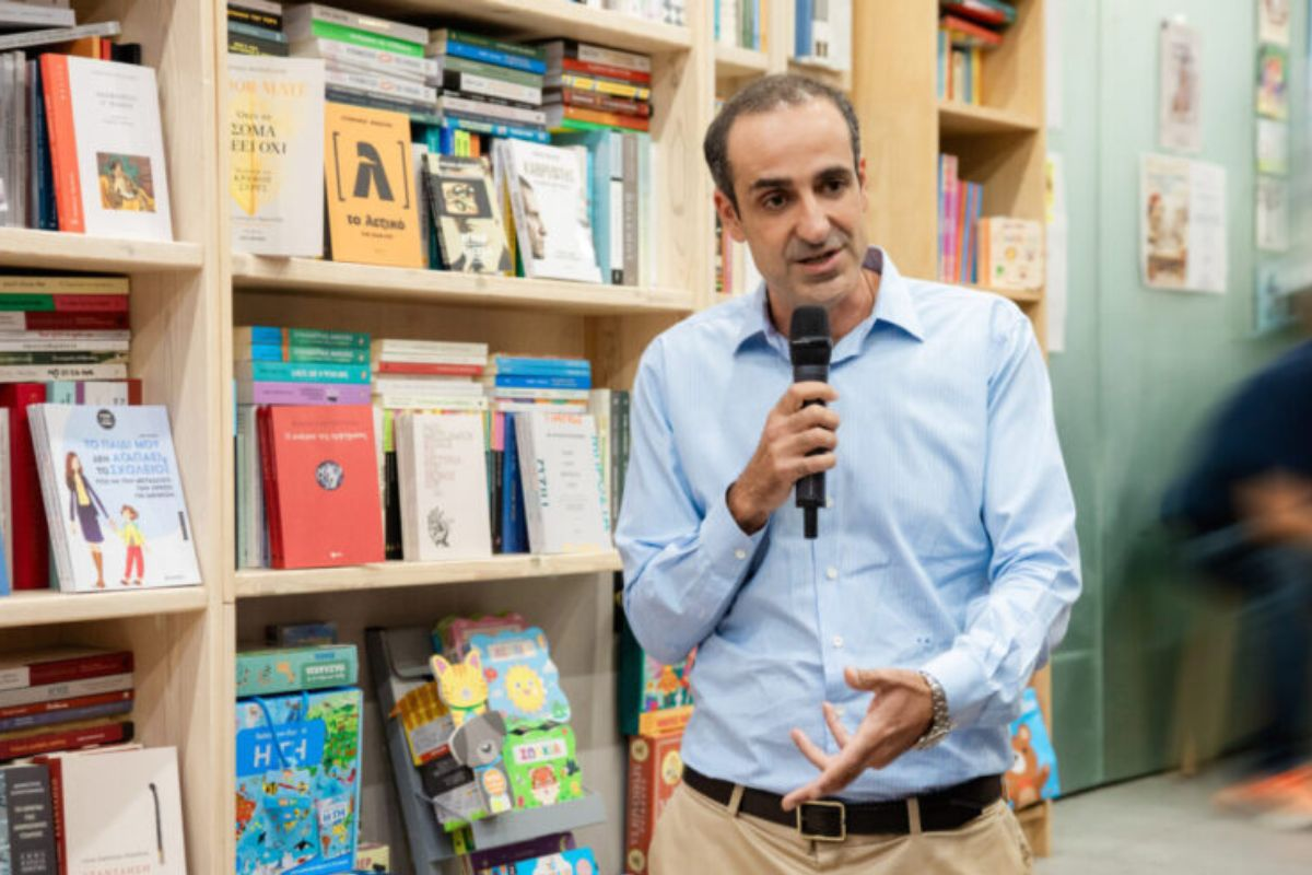 Νέα δωρεά βιβλίων από τους Bookmarkers του Γρηγόρη Δημητριάδη στο 2ο Γυμνάσιο Αγίας Βαρβάρας