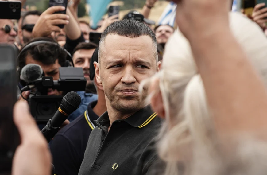 Κασιδιάρης: Η «Συμμαχία Ελλήνων», το θεσμικό πλαίσιο και η μάχη για την επιστροφή στην κάλπη