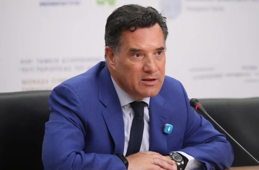 Ιατρεία: Οι πολίτες θα ελέγχουν τις άδειες και τις επιτρεπόμενες πράξεις: AI θα εντοπίζει παράνομες διαφημίσεις