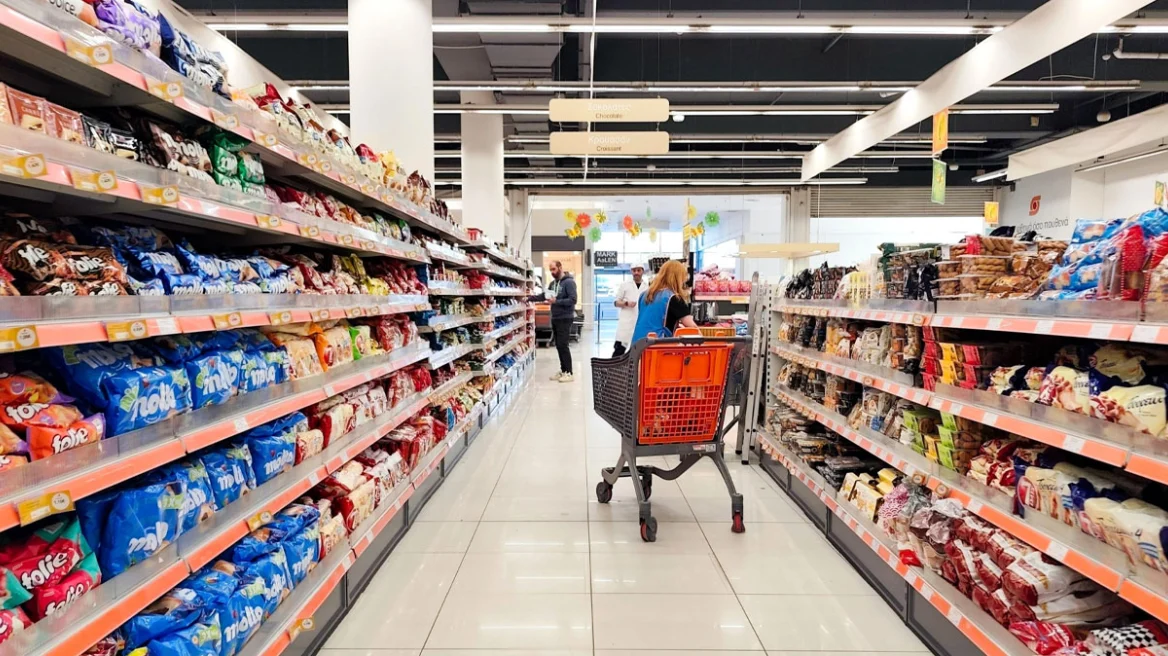 Μειώσεις τιμών έως 44% σε σούπερ μάρκετ, σχολικά και κρέατα: Οι κωδικοί που ξεπερνούν το 10%