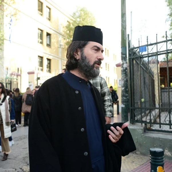 Κιβωτός του Κόσμου: Ομόφωνα αθώος ο πατέρας Αντώνιος στη δίκη των Ιωαννίνων: Αθωώθηκαν και οι δύο συγκατηγορούμενοί του