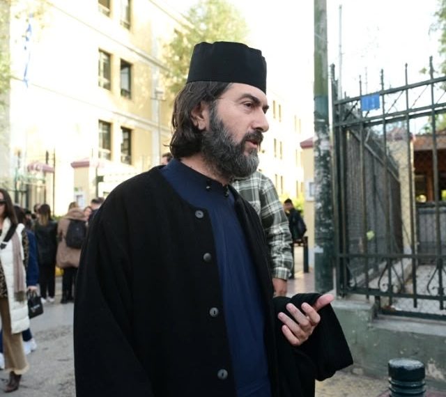 Κιβωτός του Κόσμου: Ομόφωνα αθώος ο πατέρας Αντώνιος στη δίκη των Ιωαννίνων: Αθωώθηκαν και οι δύο συγκατηγορούμενοί του