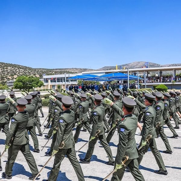Ένοπλες Δυνάμεις: Συγχωνεύσεις 56 μονάδων και 125 στρατοπέδων: Στο βάθος νέες αυξήσεις μισθών