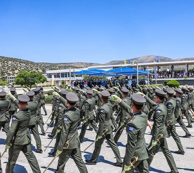 Ένοπλες Δυνάμεις: Συγχωνεύσεις 56 μονάδων και 125 στρατοπέδων: Στο βάθος νέες αυξήσεις μισθών