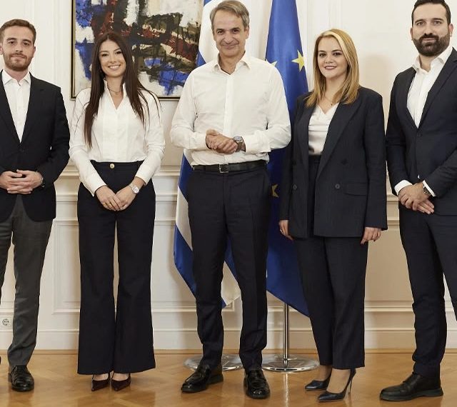 Νέα Δημοκρατία: Τέσσερις νέοι αναπληρωτές εκπρόσωποι Τύπου: Ποιοι είναι και τα βιογραφικά τους
