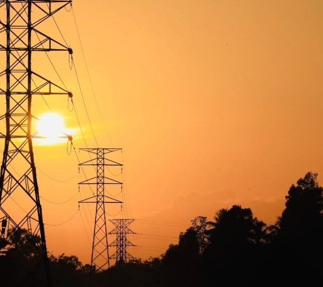 Συναγερμός για τους λογαριασμούς ρεύματος πριν από τον δύσκολο χειμώνα: Στα 287 ευρώ η μεγαβατώρα στην Ελλάδα, άλμα τιμών σε όλη την Ευρώπη