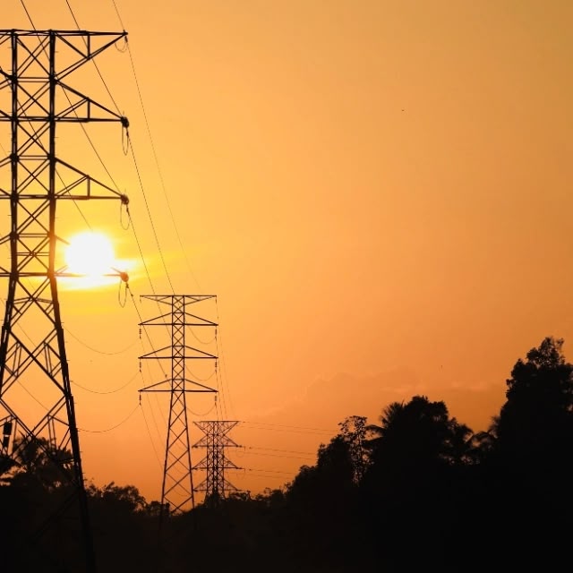 Συναγερμός για τους λογαριασμούς ρεύματος πριν από τον δύσκολο χειμώνα: Στα 287 ευρώ η μεγαβατώρα στην Ελλάδα, άλμα τιμών σε όλη την Ευρώπη
